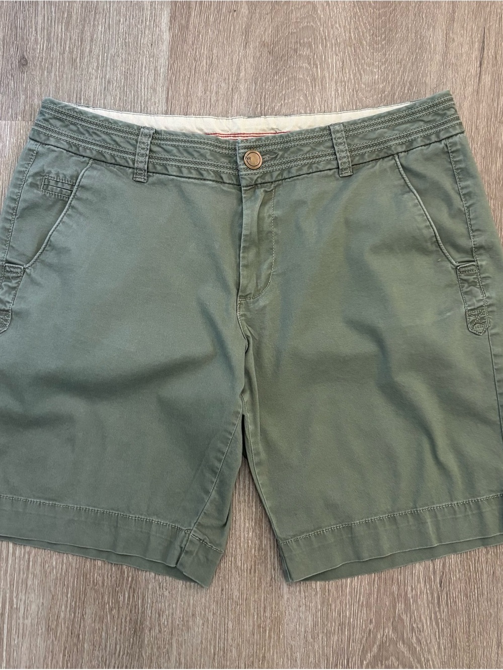Natural Reflections Women's Size 12
Green Chino Shorts Cotton Stretch
Pockets - Picture 1 of 4